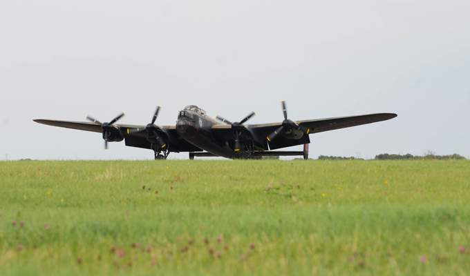 Легендарный бомбардировщик Avro Lancaster. ФОТО. 15019.jpeg Легендарный бомбардировщик Avro Lancaster. ФОТО. 15019.jpeg