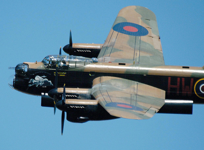 Легендарный бомбардировщик Avro Lancaster. ФОТО. 15023.jpeg Легендарный бомбардировщик Avro Lancaster. ФОТО. 15023.jpeg