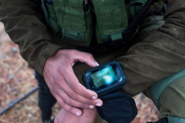 Израильских солдат можно вычислить по наручным смартфонам. 1