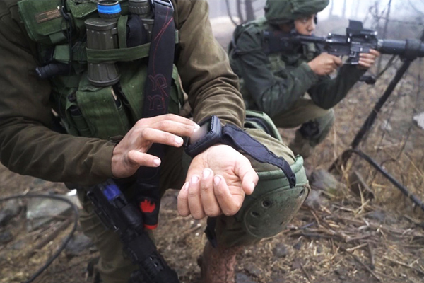 Израильских солдат можно вычислить по наручным смартфонам. 2