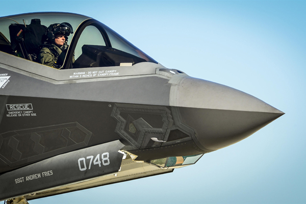F-35 получат систему уклонения от столкновения с землей. 1