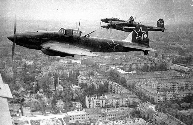 Военно-воздушные силы США бомбили Берлин… конфетами. 15907.jpeg